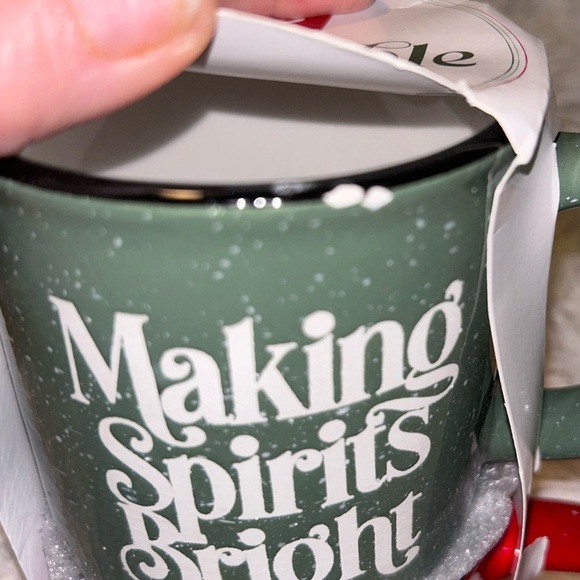 Final clearance Christmas Red & Green 2 Stackable Mugs Ceramic Set Coffee flaw - Picture 2 of 3
